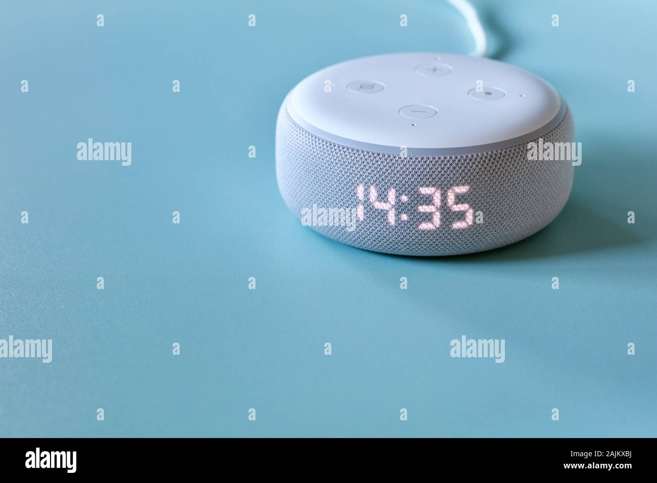 Echo Dot (3rd generation) Smart speaker with clock Stock Photo Alamy