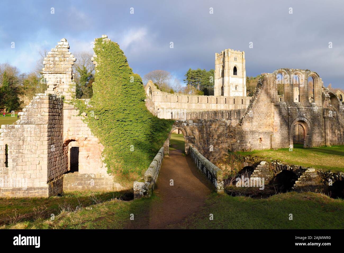 Fountains Abbey National Trust site in Ripon, North Yorkshire Stock ...