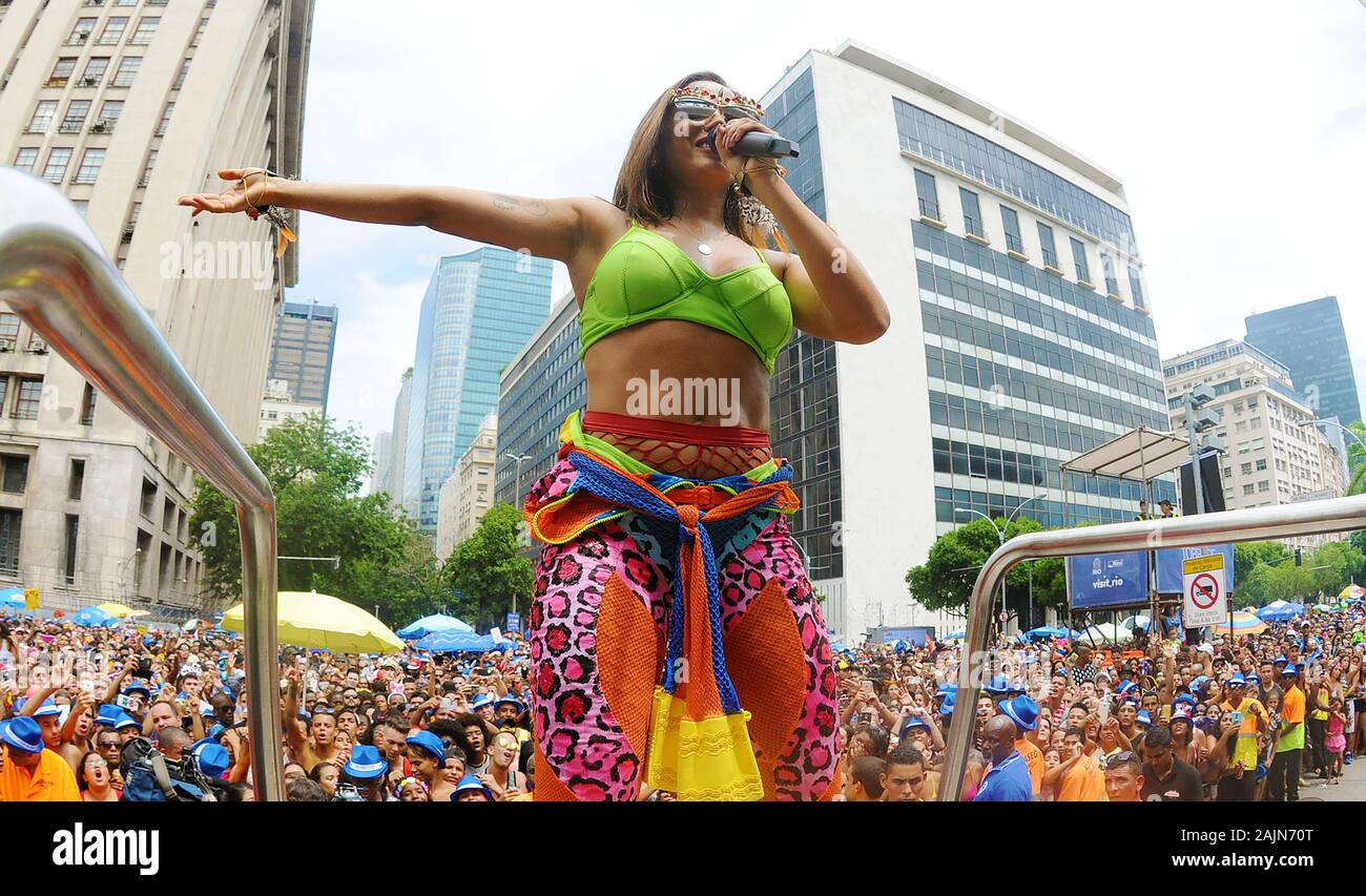 Rio de Janeiro, Brazil, March 4, 2017.Singer Anita animates the audience during the parade of the Anita Block in the city center in the street carniv Stock Photo