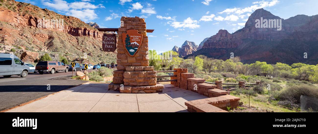 Zion National Park entrance sign, Springdale, Utah, USA Stock Photo Alamy