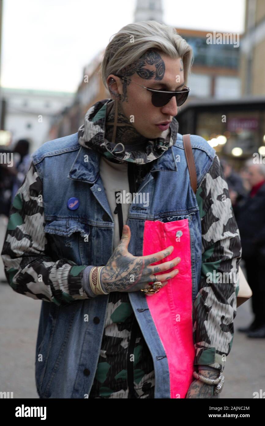 how to wear scarf with denim jacket