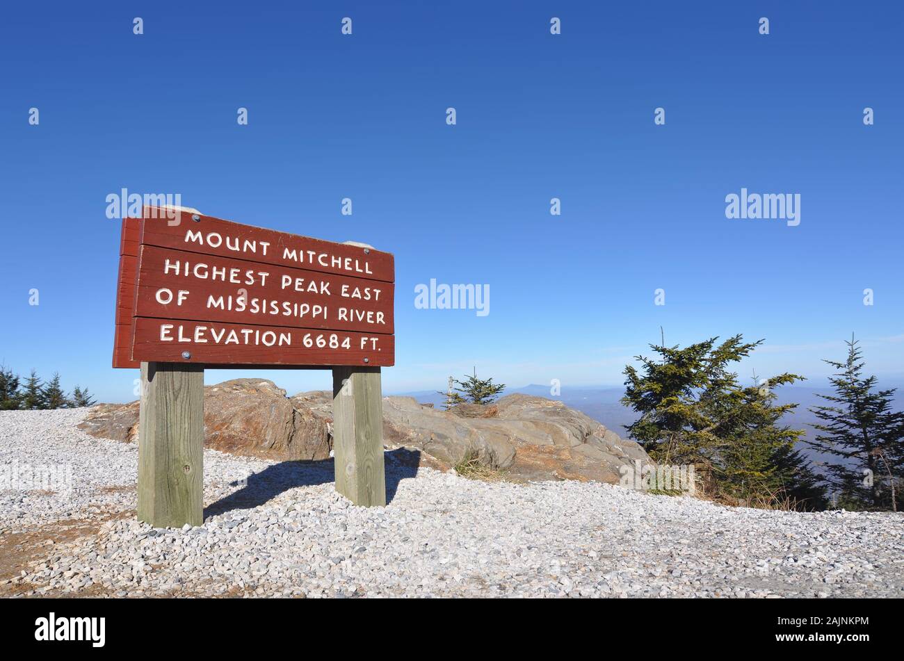 Mount Mitchell sign marking the highest peak east of the Mississippi River, at 6684 feet Stock Photo