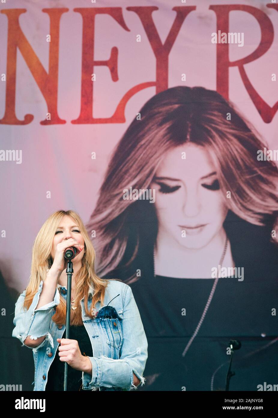 Lindsay O'Mahony lead singer of British trio Honey Ryder performing at the Cornbury festival, UK in 30/6/12 Stock Photo