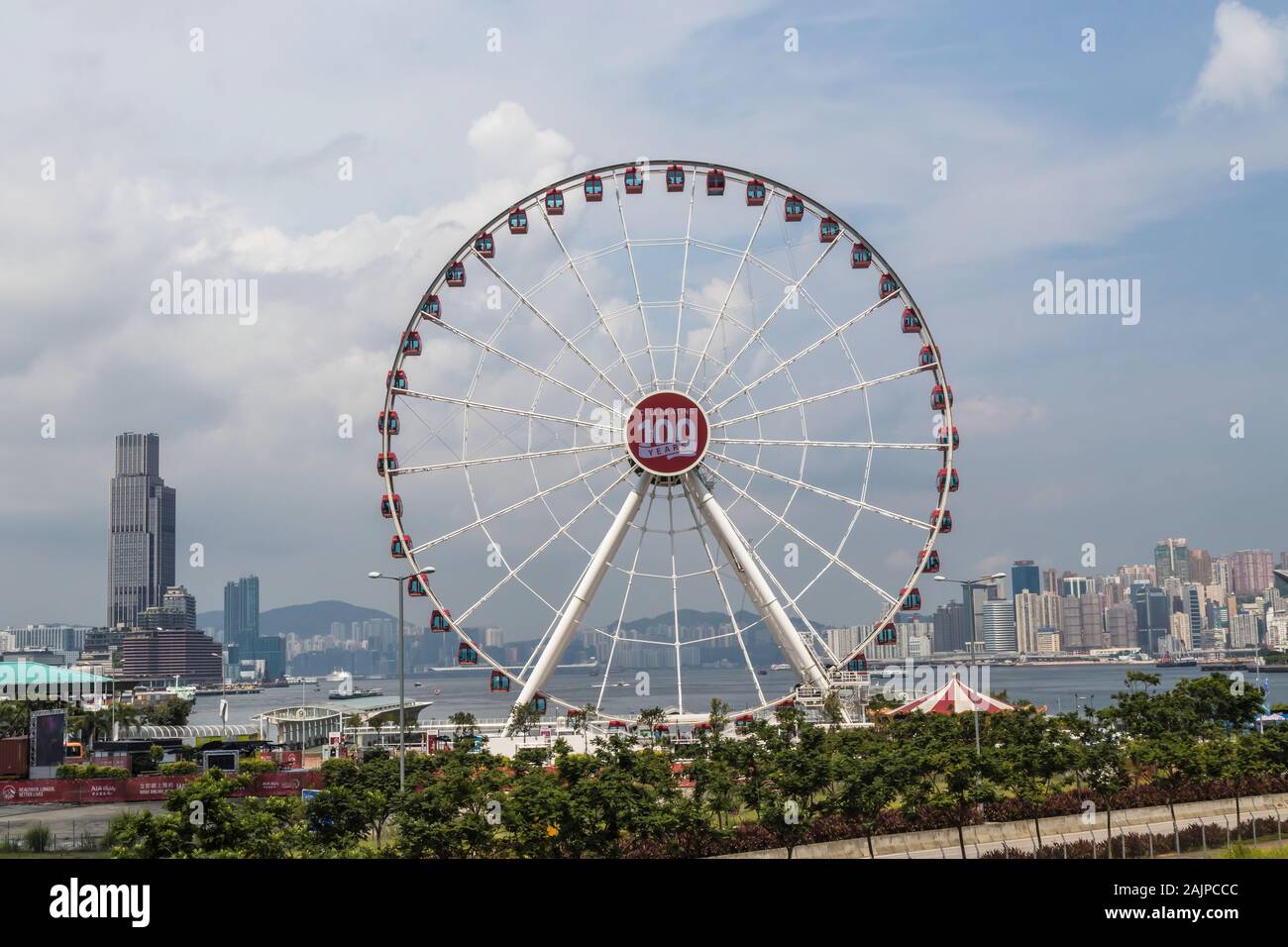 The Hong Kong Observation Wheel And Aia Vitality Park Stock Photo Alamy