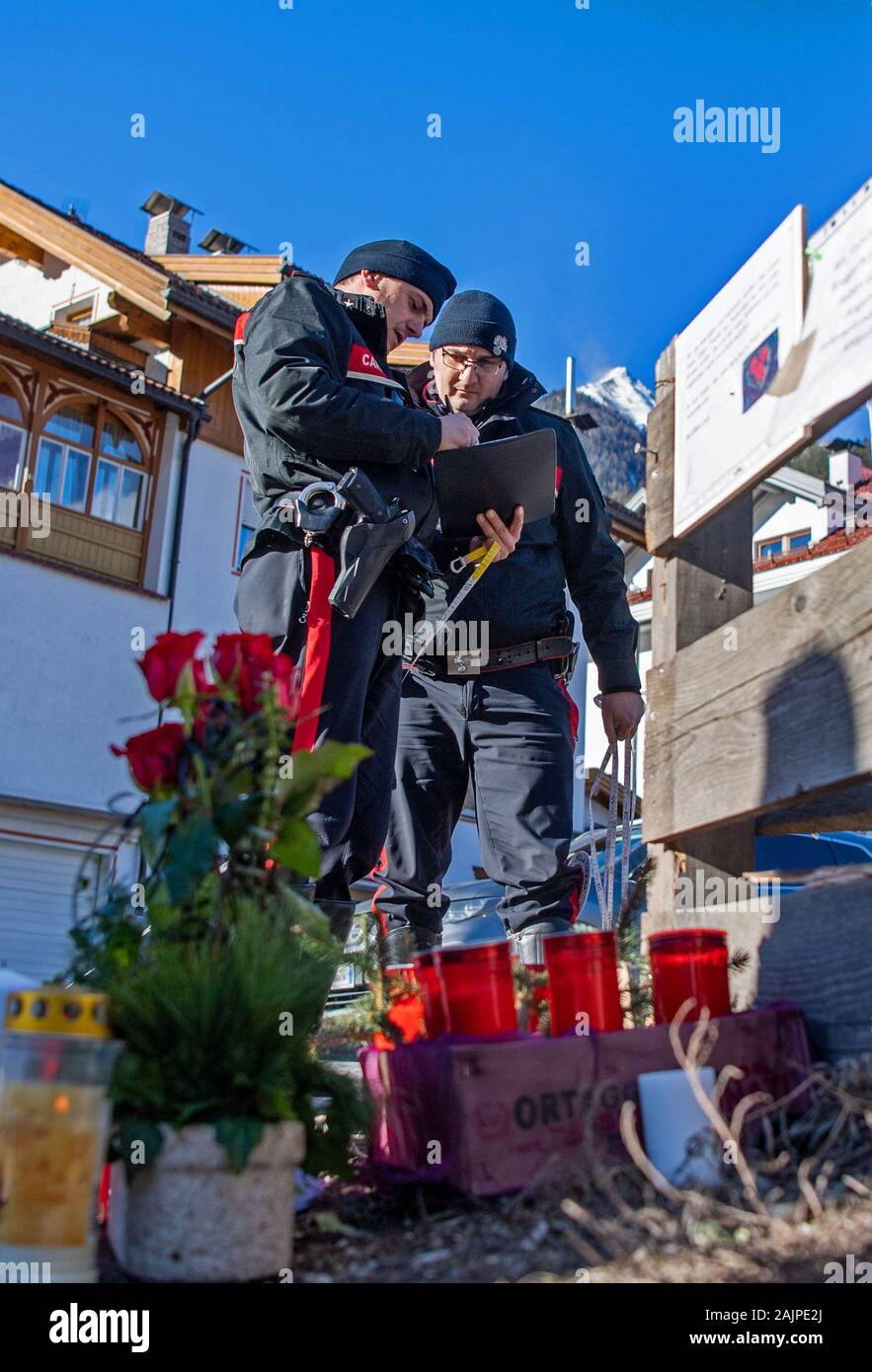 Luttach Italy 05th Jan 2020 Two Carabinieri Rescue Teams