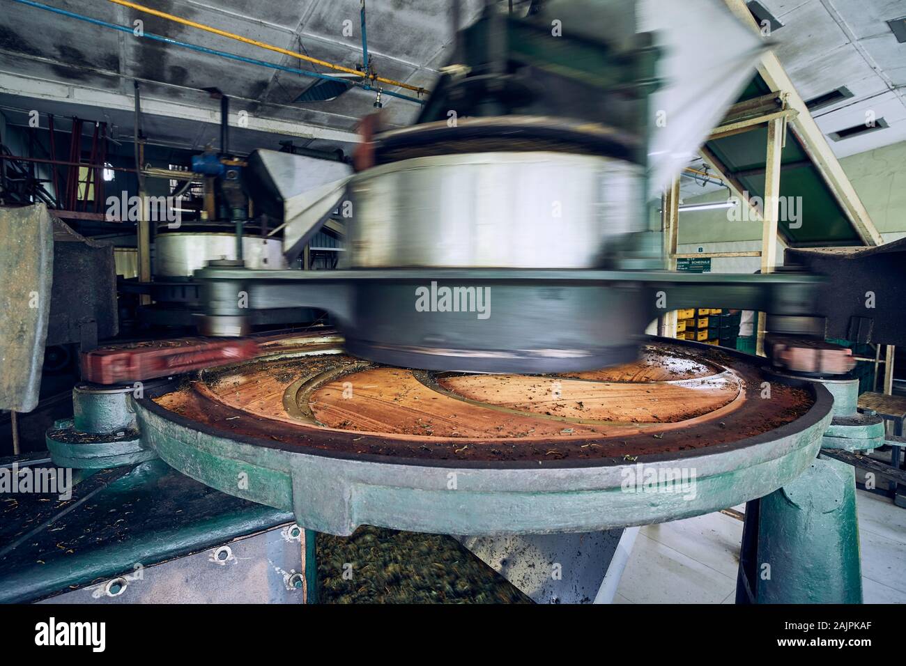 Lined inside. Термическая обработка чая. Gunawardana Tea Factory. Процесс изготовление чая на фабрике картинки. Tea Manufacturing process.
