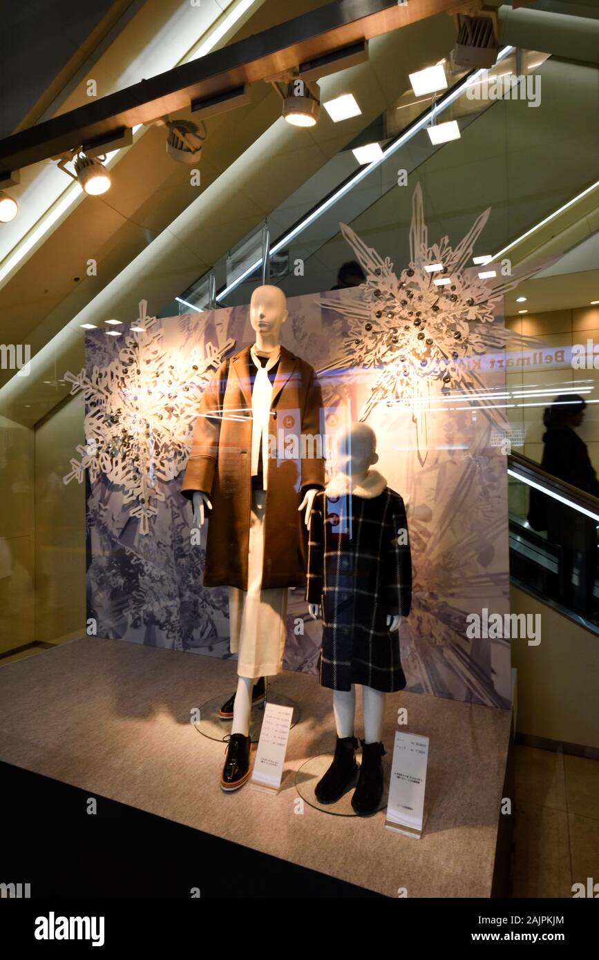Shop window dummies hires stock photography and images Alamy