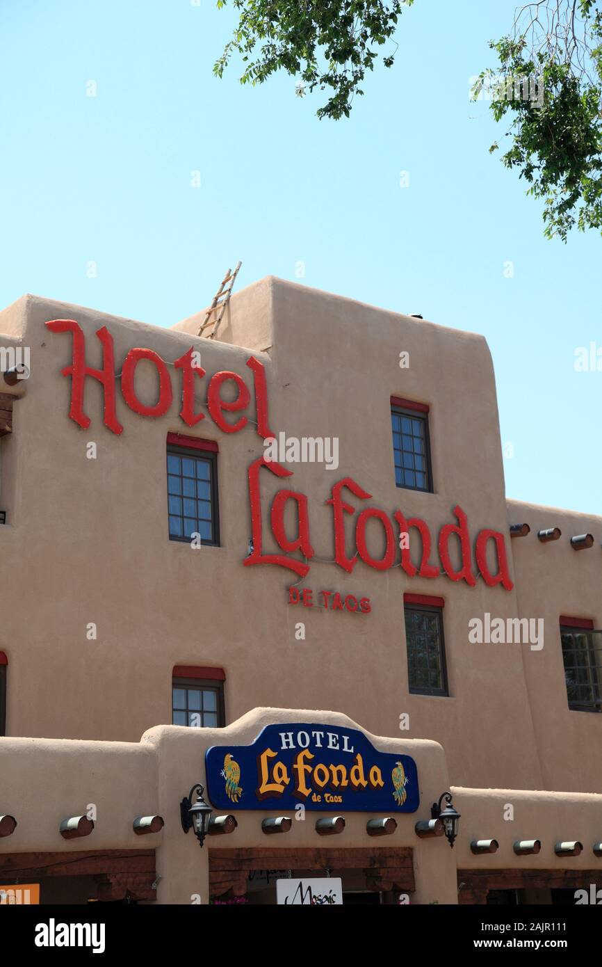 La Fonda Hotel, Taos Plaza, Historic District, Taos, New Mexico, USA