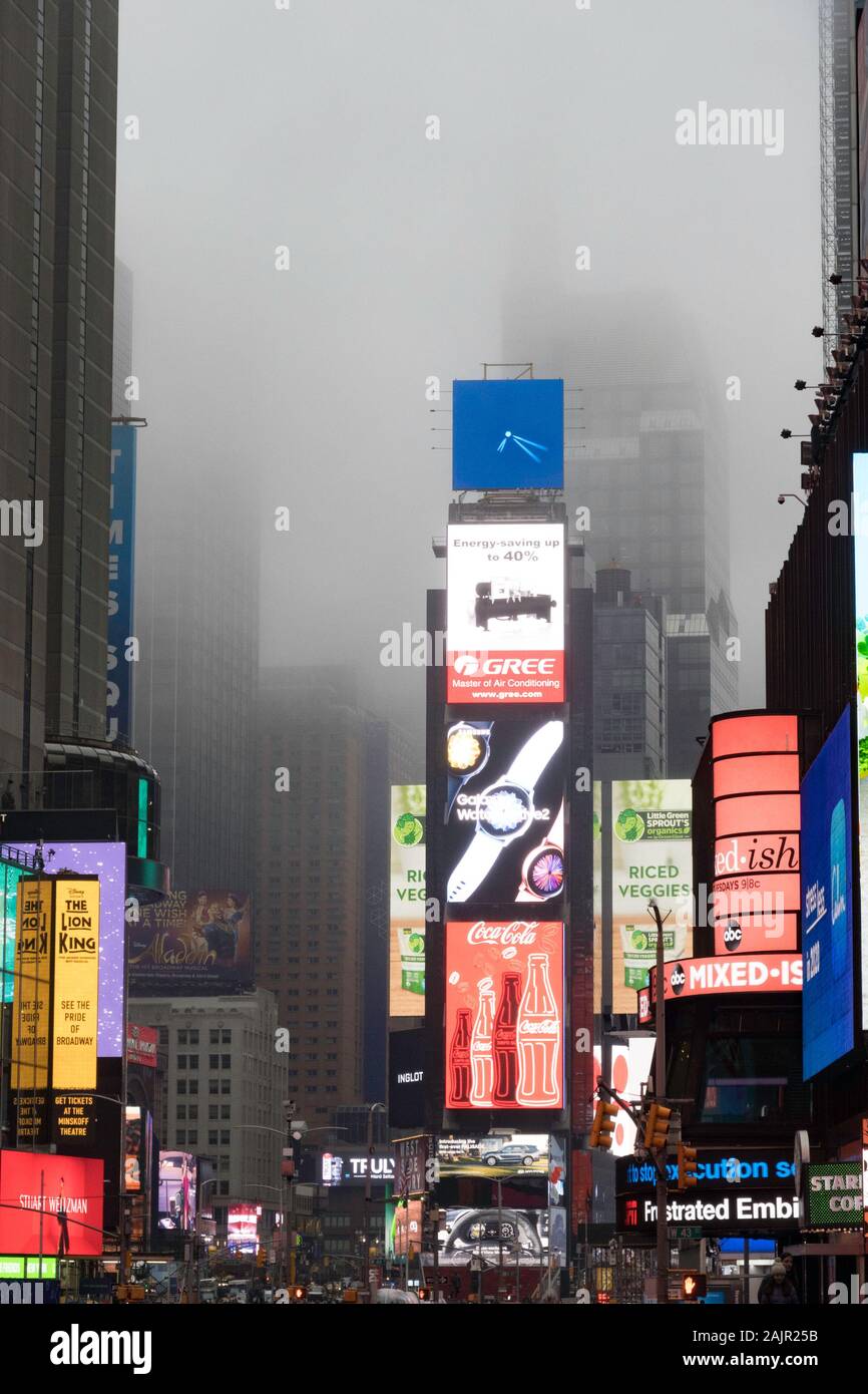 Low reduced poor visibility hi-res stock photography and images - Alamy