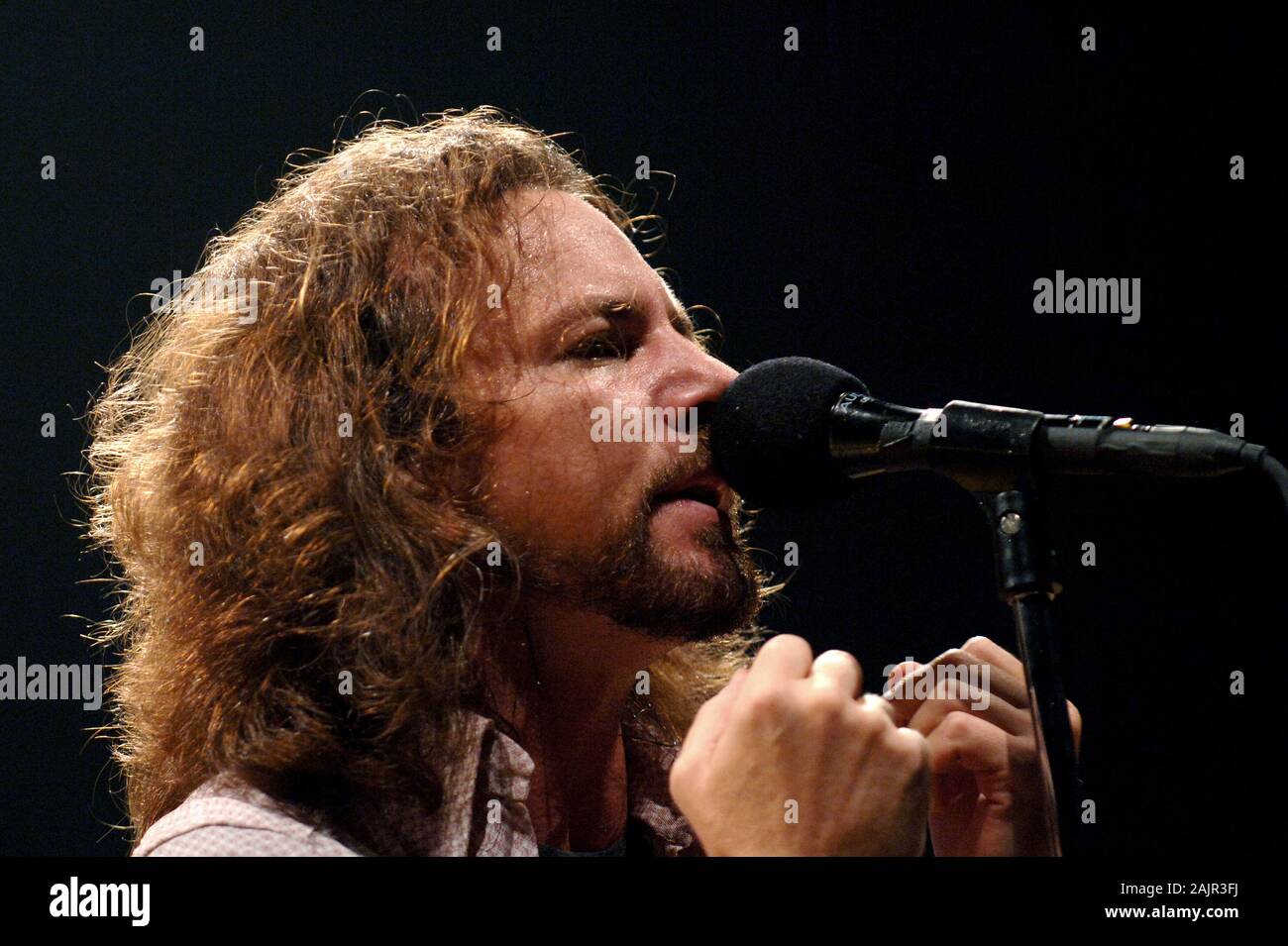 Eddie vedder 1994 hi-res stock photography and images - Alamy