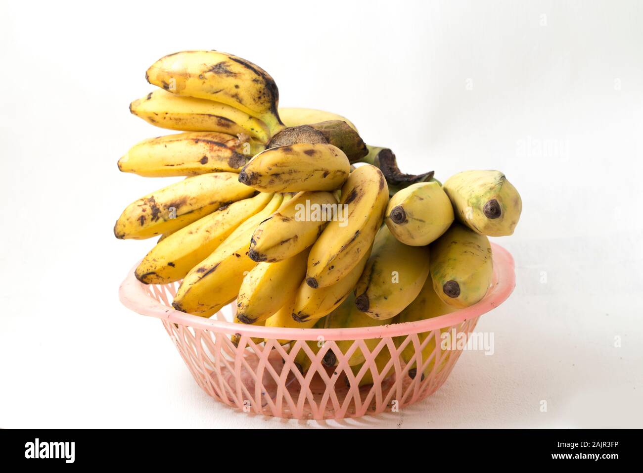 https://c8.alamy.com/comp/2AJR3FP/ripe-banana-isolated-on-white-2AJR3FP.jpg