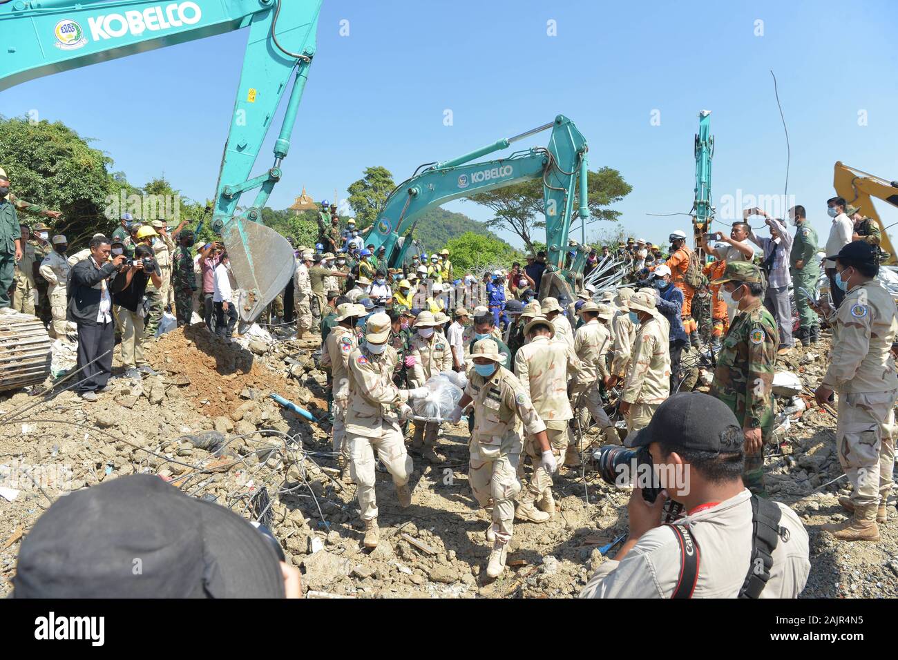 Phnom Penh Cambodia 5th Jan 2020 Rescuers Carry A Body Pulled