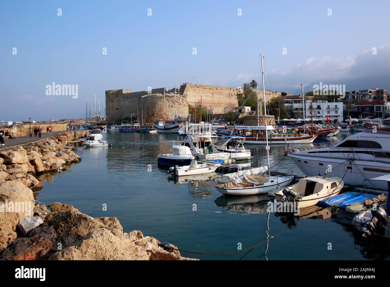 Historischer Hafen Kyrenia, im Hintergrund das Kastell, Kyrenia/Girne