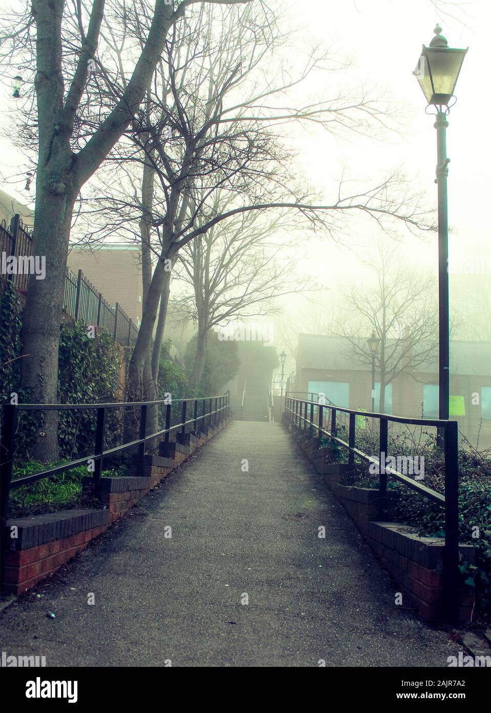 Foggy day in the city hi-res stock photography and images - Alamy