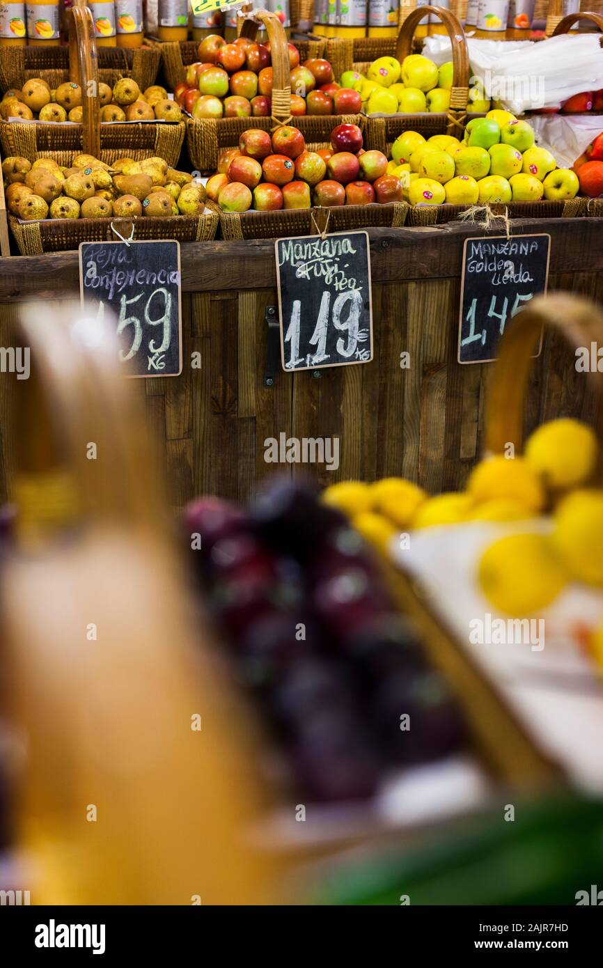Apples and pears in a fruit shop Stock Photo Alamy