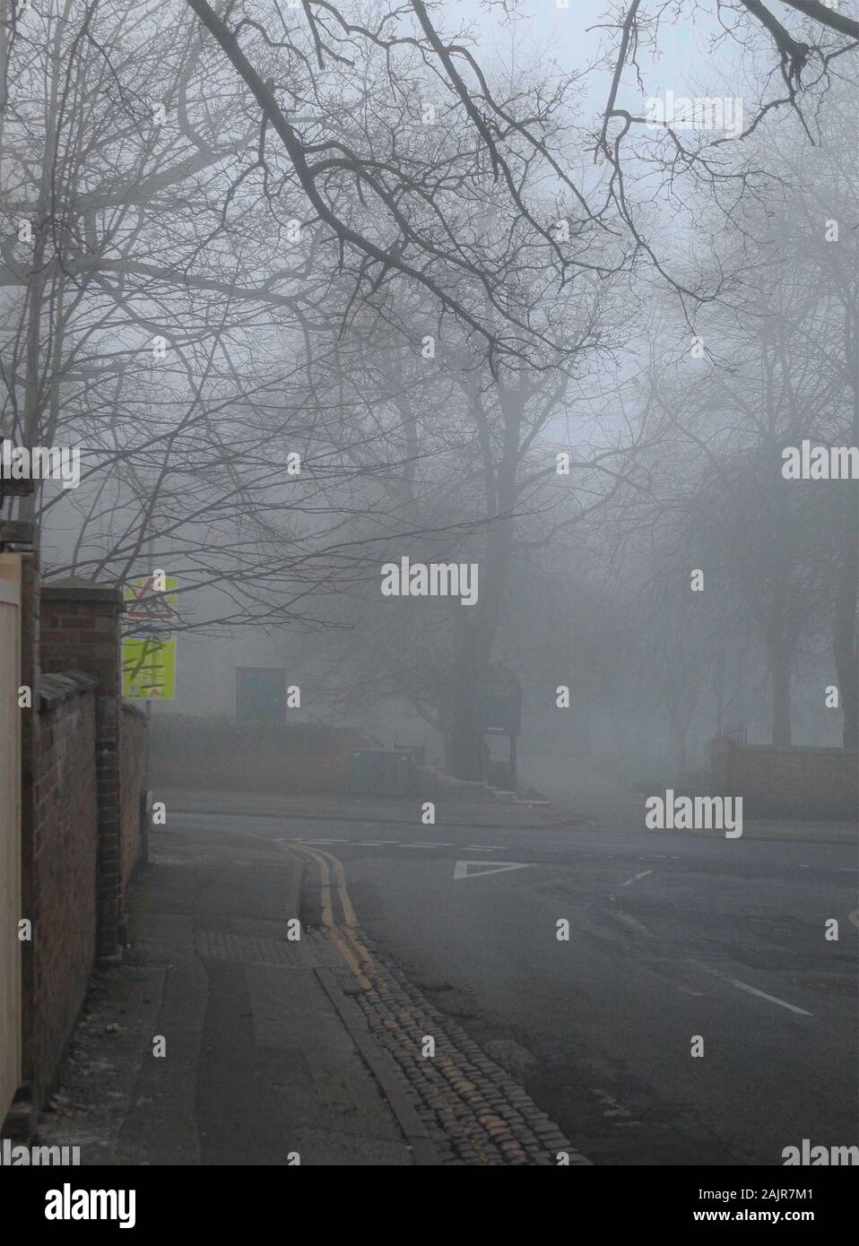 Foggy day in the city hi-res stock photography and images - Alamy