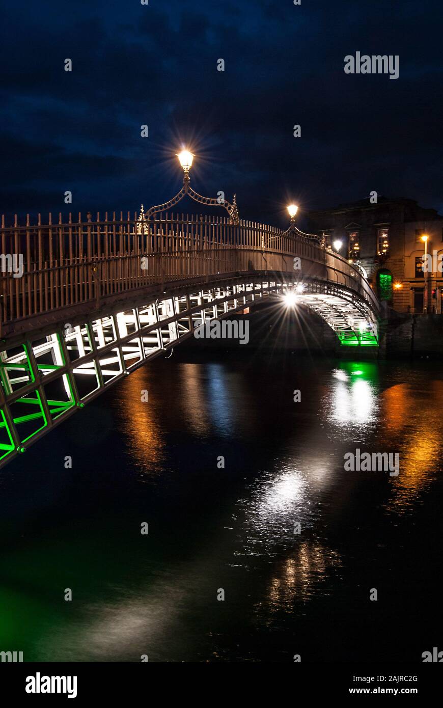 Night view famous hapenny bridge hi-res stock photography and images ...