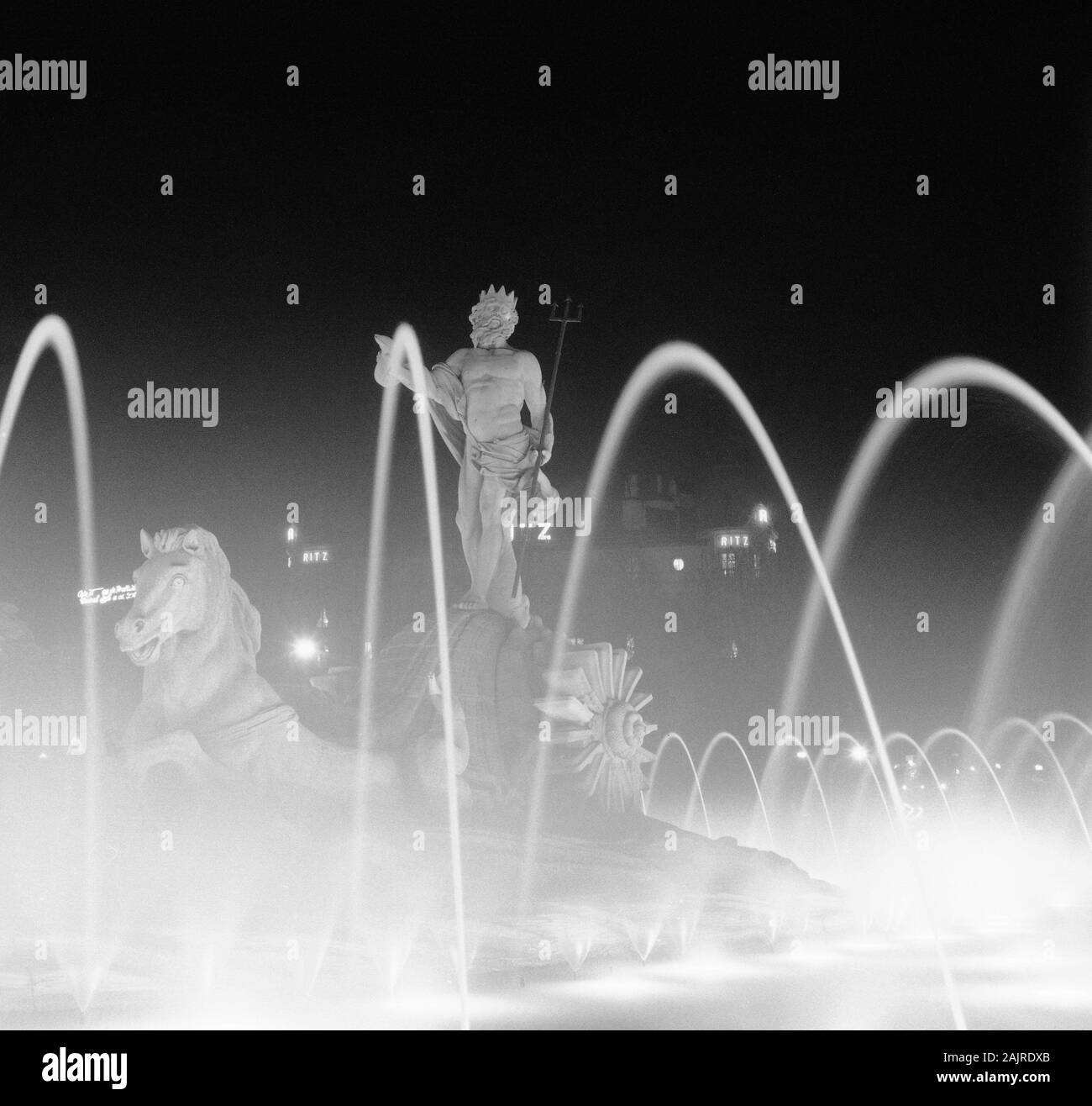 FUENTE DE NEPTUNO CONSTRUIDA ENTRE 1780 Y 1784 - NEOCLASICISMO ESPAÑOL - FOTOGRAFIA EN BLANCO Y NEGRO - AÑOS 60. Author: JUAN PASCUAL DE MENA. Location: PLAZA DE CANOVAS DEL CASTILLO. SPAIN. Stock Photo