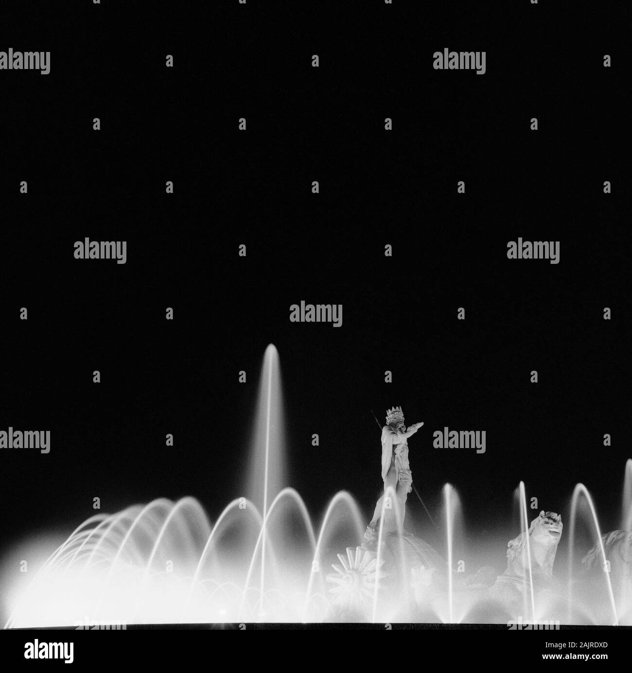 FUENTE DE NEPTUNO CONSTRUIDA ENTRE 1780 Y 1784 - NEOCLASICISMO ESPAÑOL - FOTOGRAFIA EN BLANCO Y NEGRO - AÑOS 60. Author: JUAN PASCUAL DE MENA. Location: PLAZA DE CANOVAS DEL CASTILLO. SPAIN. Stock Photo