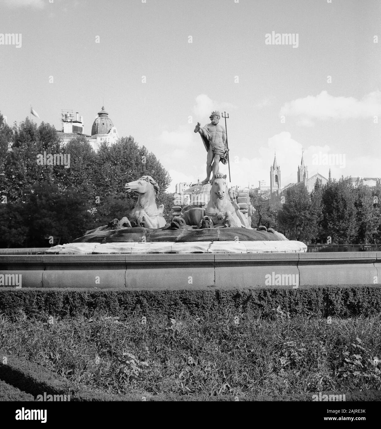 FUENTE DE NEPTUNO CONSTRUIDA ENTRE 1780 Y 1784 - NEOCLASICISMO ESPAÑOL - FOTOGRAFIA EN BLANCO Y NEGRO - AÑOS 50. Author: JUAN PASCUAL DE MENA. Location: PLAZA DE CANOVAS DEL CASTILLO. SPAIN. Stock Photo