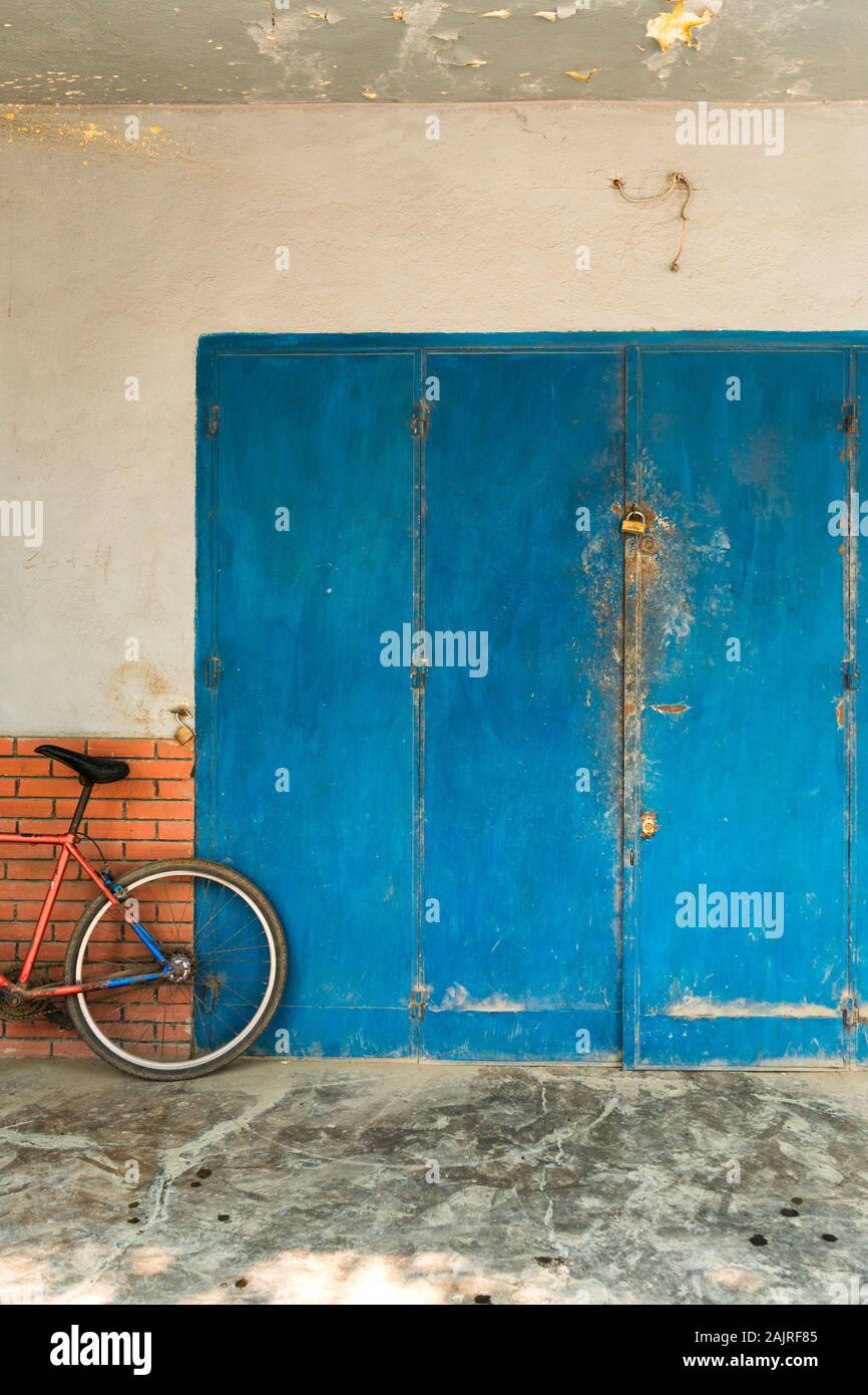 blue door bikes