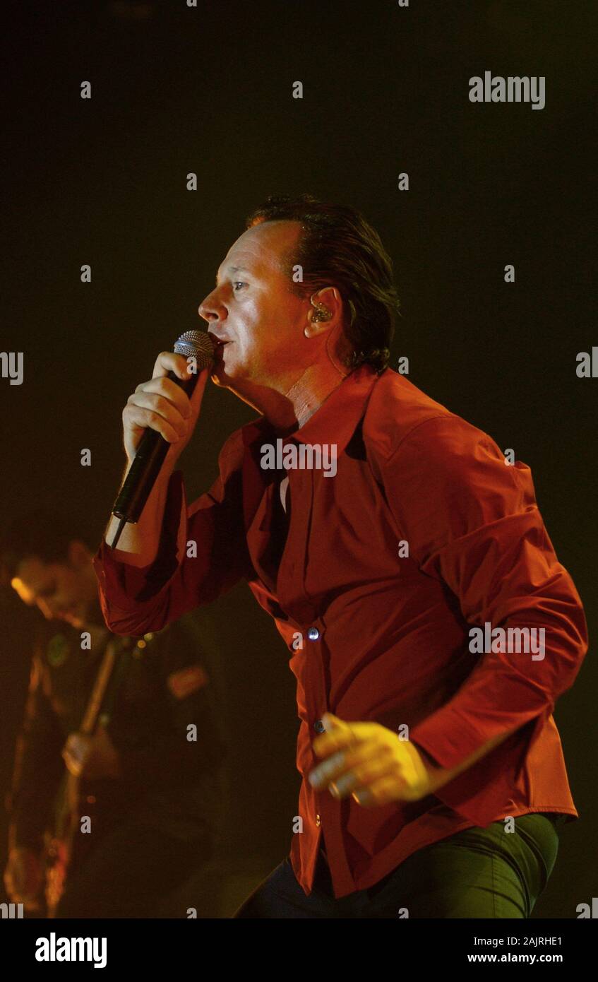 Simple minds 1980 hi-res stock photography and images - Alamy