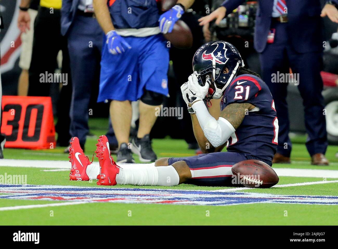 Houston, Texas, USA. 4th Jan, 2020. Houston Texans cornerback Bradley Roby (21) after failing to make an interception during the AFC Wild Card playoff game between the Houston Texans and the Buffalo Bills at NRG Stadium in Houston, TX on January 4, 2020. Houston won in overtime, 22-19, to advance to the AFC Divisional Round. Credit: Erik Williams/ZUMA Wire/Alamy Live News Stock Photo