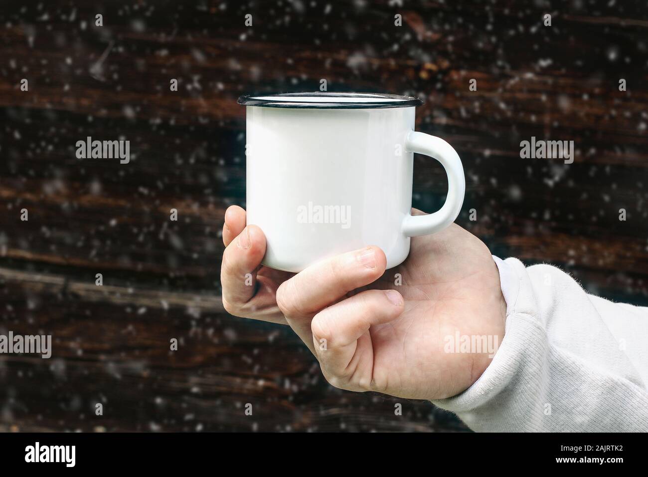 Download Enamel Mug Snow High Resolution Stock Photography And Images Alamy