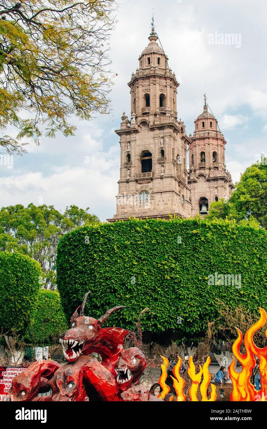 Catedral de Morelia Construction of the church building, using local