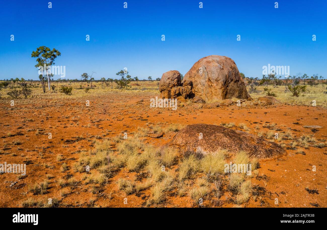 boulders in the outback bush landscape south of Mount-Isa along the Diamantina Developmental Road between Boulia and Mount Isa, North western Queensla Stock Photo