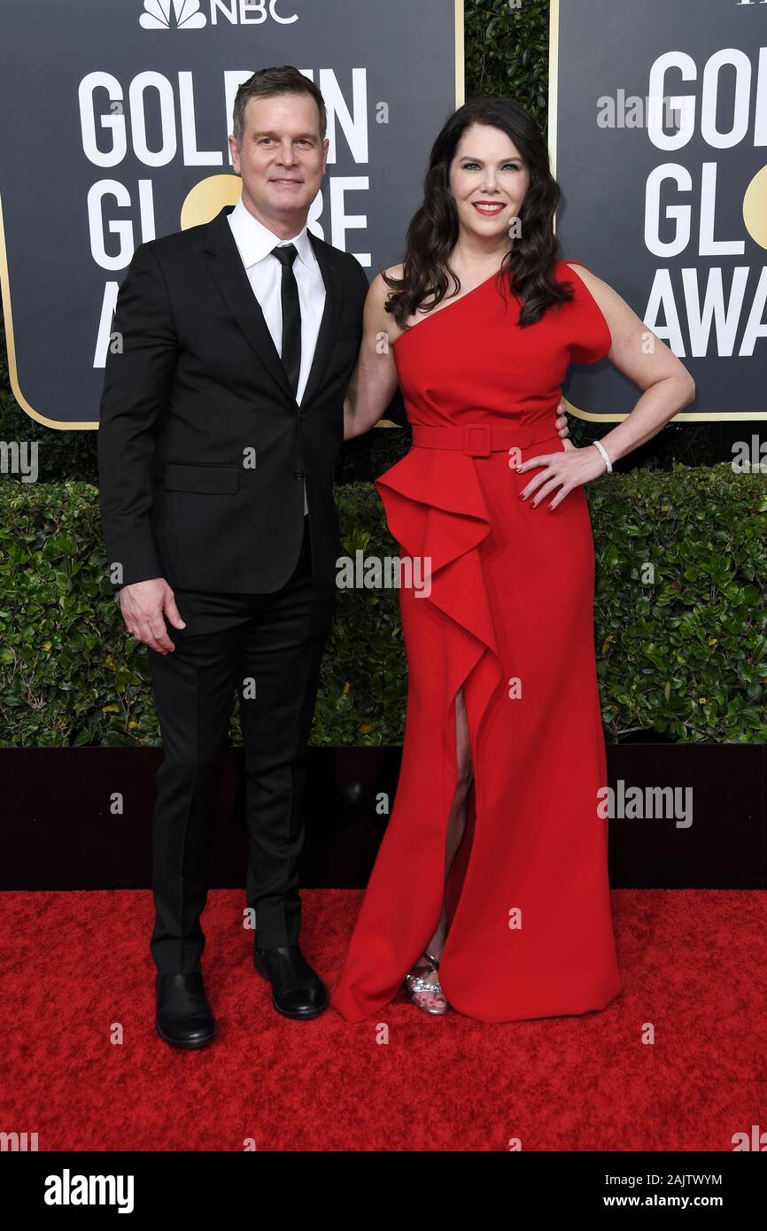 Los Angeles, California, USA. 05th Jan, 2020. Peter Krause and Lauren Graham arrives at the 77th Golden Globe Awards held at The Beverly Hilton Hotel on January 5, 2020 in Beverly Hills, CA. (Photo by Sthanlee B. Mirador/Sipa USA) Credit: Sipa USA/Alamy Live News Stock Photo