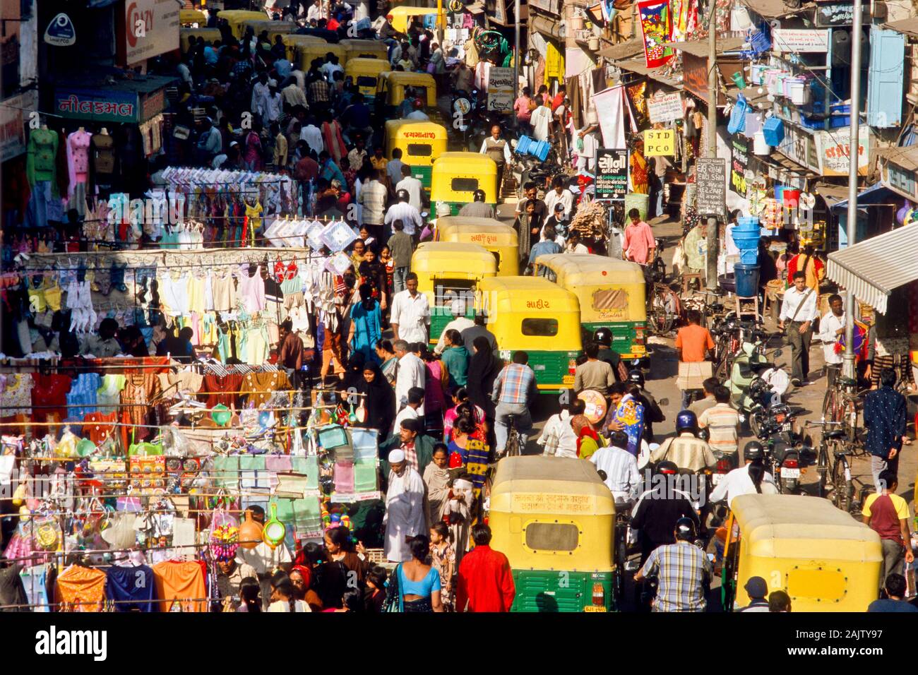 traffic-jam-dense-traffic-in-a-street-stock-photo-alamy