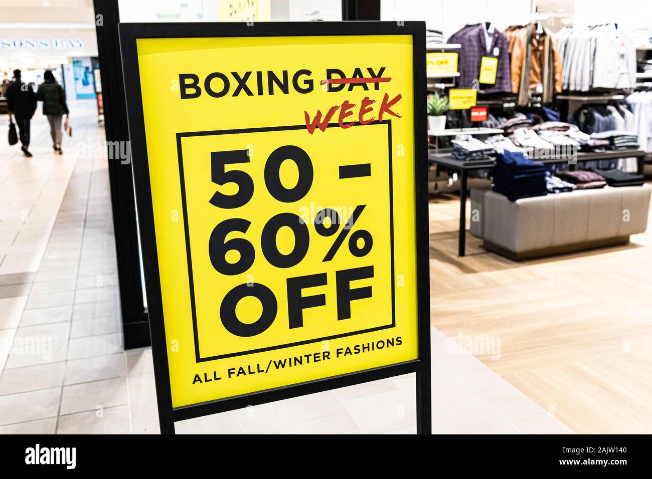 Boxing day sale sign in a mall offering discounts Stock Photo - Alamy