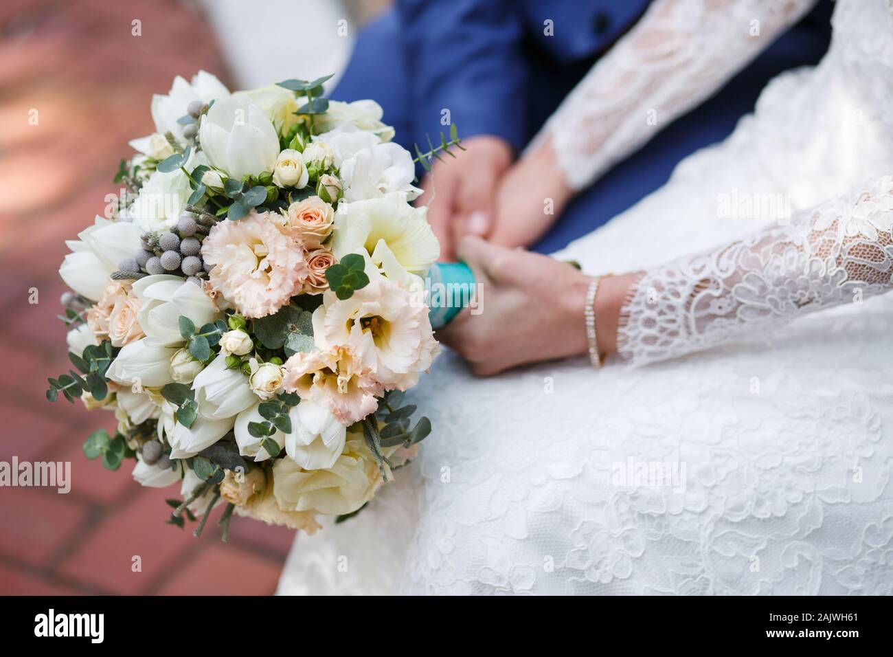 Hand holding bridal bouquet hi-res stock photography and images - Alamy