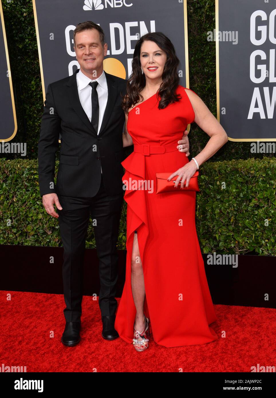 Los Angeles, California, USA. 05th Jan, 2020. Lauren Graham & Peter Krause arriving at the 2020 Golden Globe Awards at the Beverly Hilton Hotel. Picture: Paul Smith/Featureflash Credit: Paul Smith/Alamy Live News Stock Photo