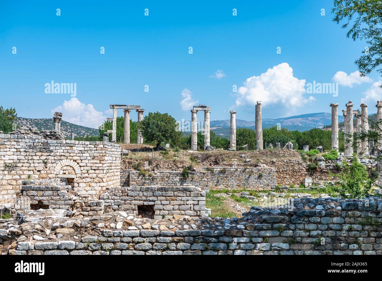 Ancient greek style city hi-res stock photography and images - Alamy