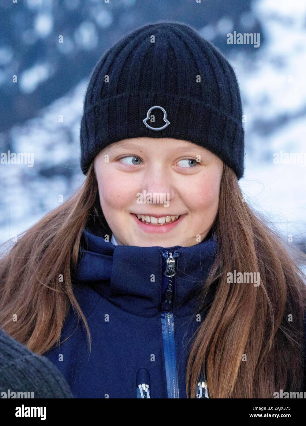 verbier-switzerland-06th-jan-2020-princess-isabella-of-denmark-arrive-at-the-lemania-verbier-international-school-in-verbier-on-january-6-2020-at-the-1st-day-for-a-12-week-stay-at-the-school-credit-albert-nieboer-netherlands-outpoint-de-vue-out-dpaalamy-live-news-2AJX375.jpg