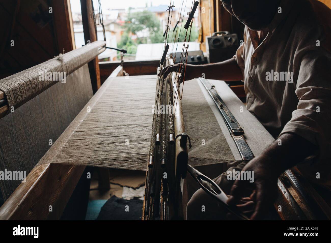 Man weaving a kashmiri pashmina shawl with light source coming from the back Stock Photo Alamy