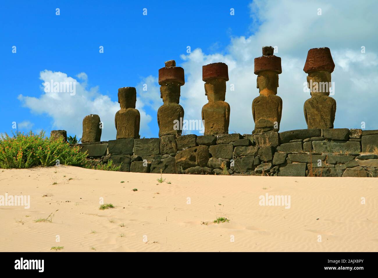 Moai statue easter island chile Stock Vector Images - Page 2 - Alamy