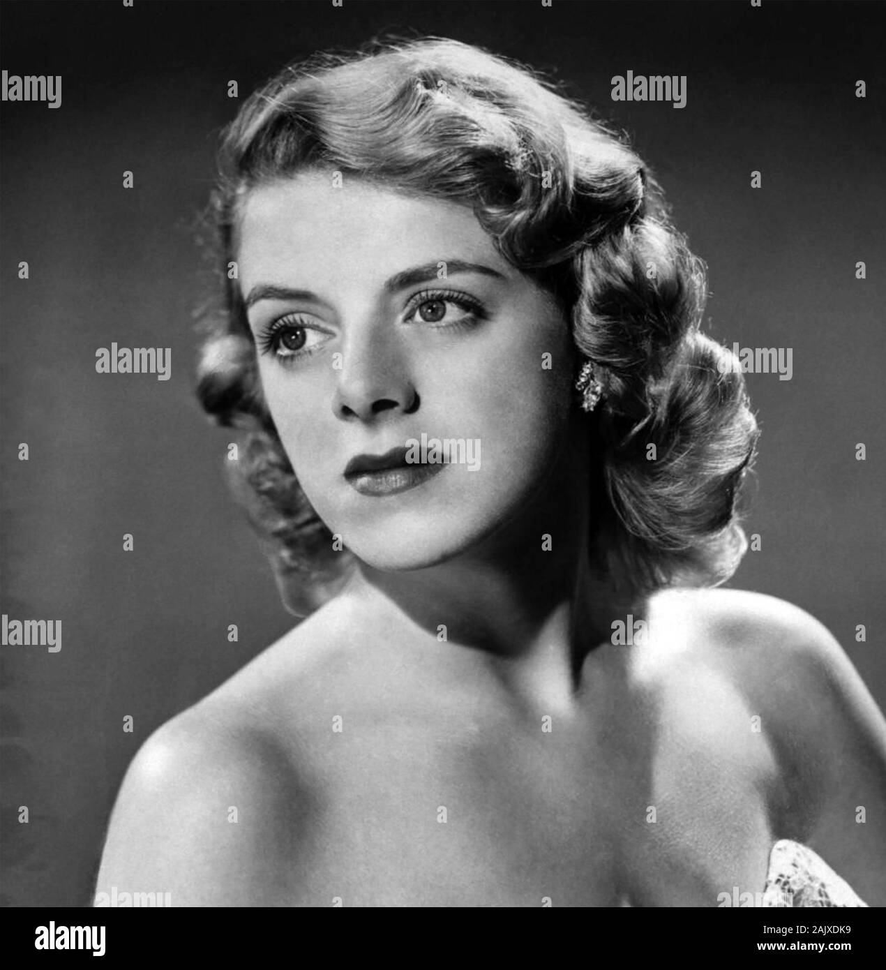 ROSEMARY CLOONEY (192820023) Promotional photo of American singer