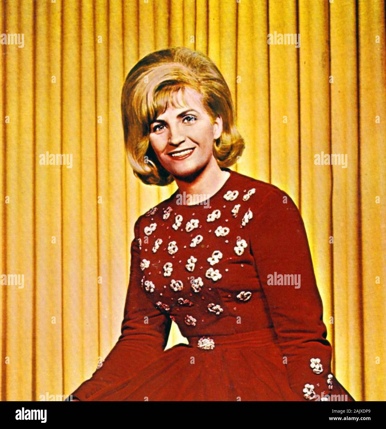 SKEETER DAVIS (1931-2004) Promotional photo of American Country singer