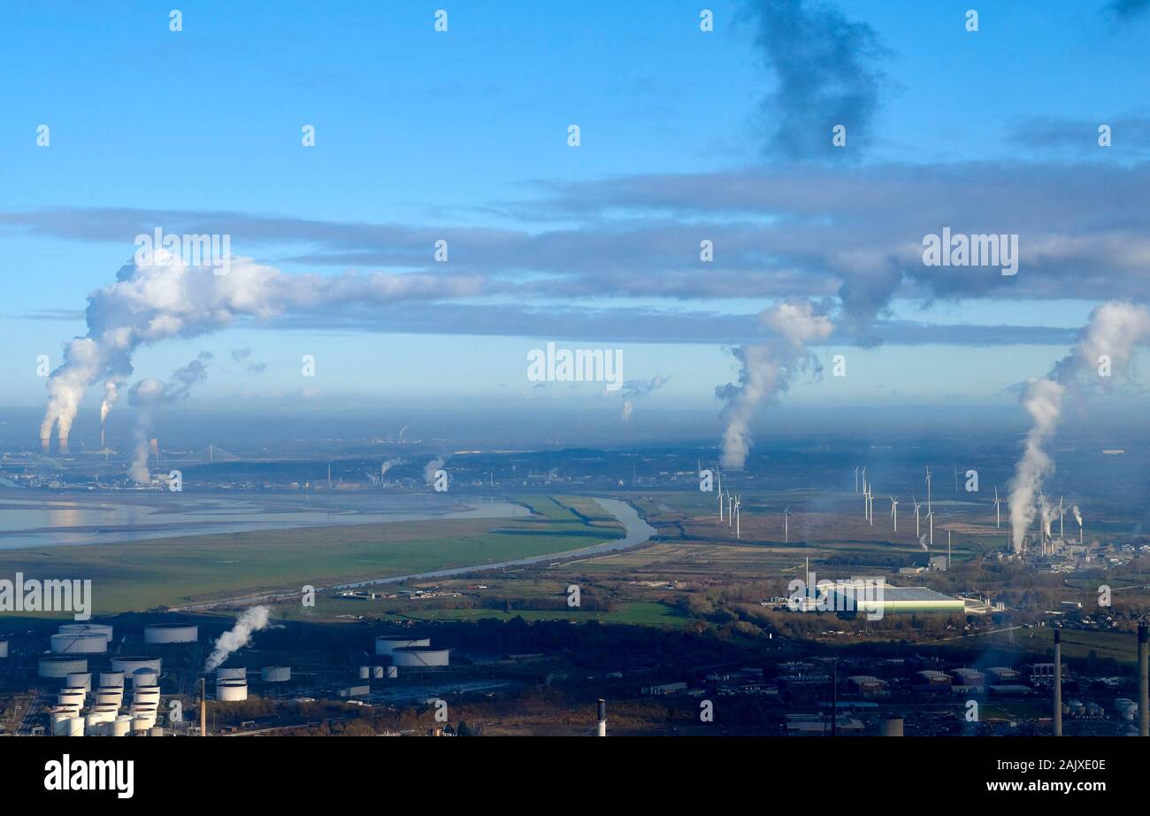 Polluting smoke drifting south in winter sun, from Fiddlers Ferry Coal Power Station, Merseyside, North West England, UK Stock Photo