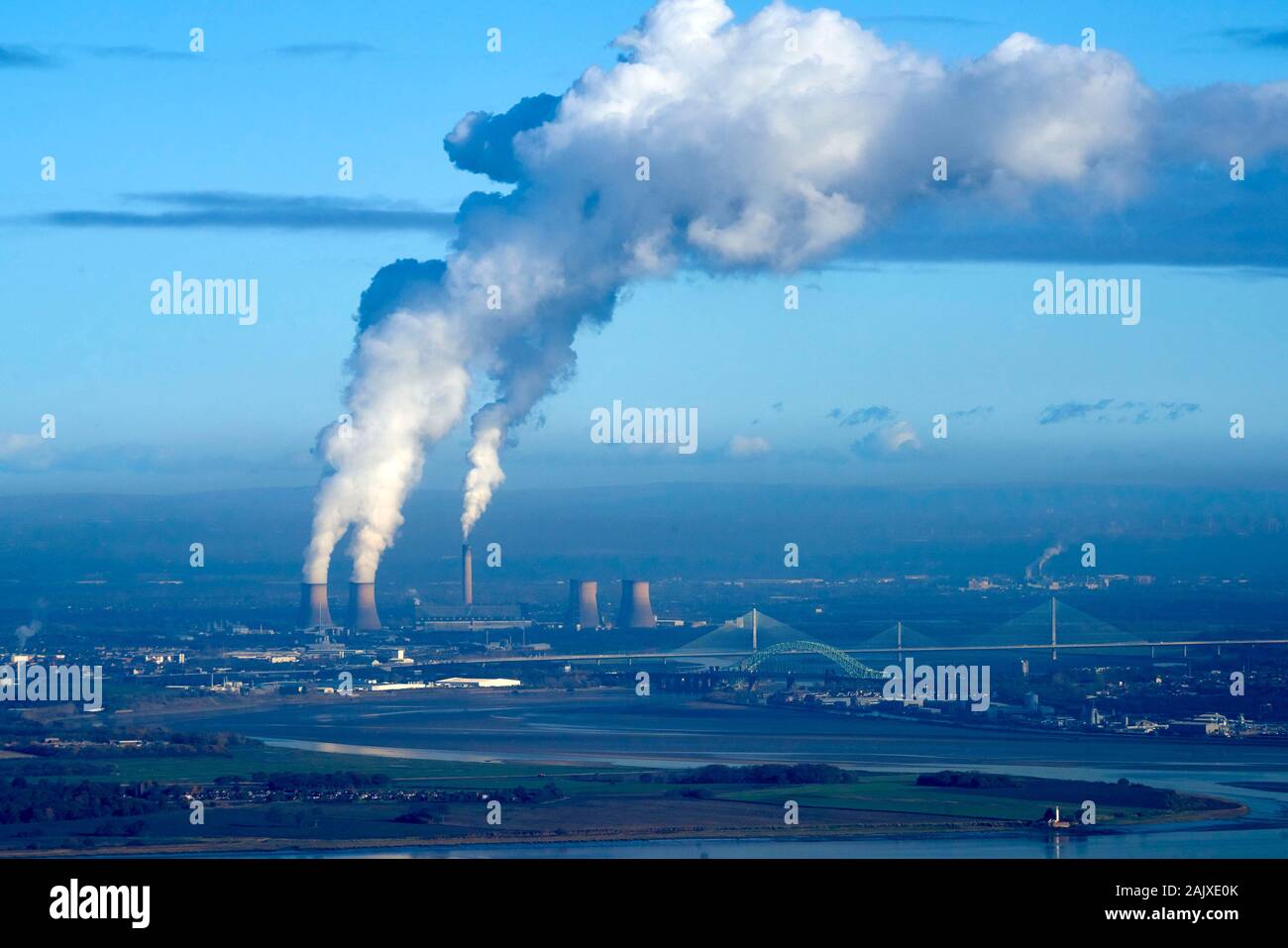 Polluting smoke drifting south in winter sun, from Fiddlers Ferry Coal Power Station, Merseyside, North West England, UK Stock Photo