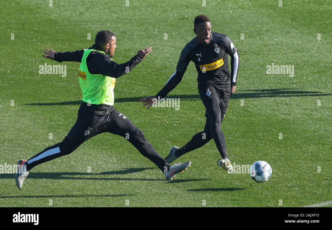 Jerez Spain 06th Jan Football Bundesliga Training Camp Of Borussia Monchengladbach The Gladbach Alassane Plea L And Denis Zakaria Fight For The Ball Credit Friso Gentsch Dpa Alamy Live News Stock Photo