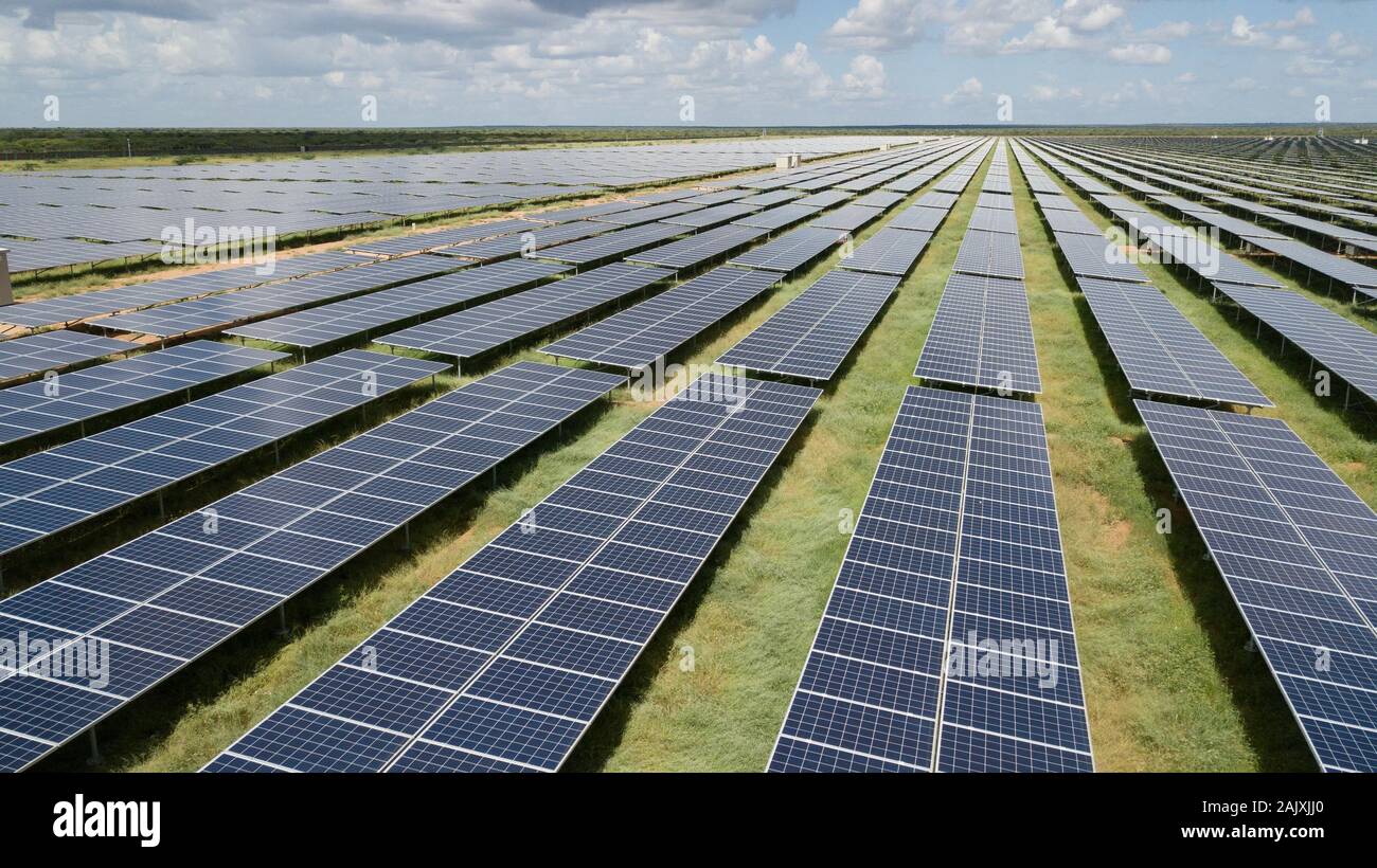 0106 Beijing Jan 6 Xinhua Aerial Photo Taken On Dec 13 19 Shows The 50 Mw Solar Power Farm In Garissa Kenya Xinhua Xie Han Stock Photo Alamy 0106 Beijing Jan 6 Xinhua Aerial Photo Taken On Dec 13 19 Shows The 50 Mw Solar Power Farm In Garissa Kenya Xinhua Xie Han Stock Photo Alamy