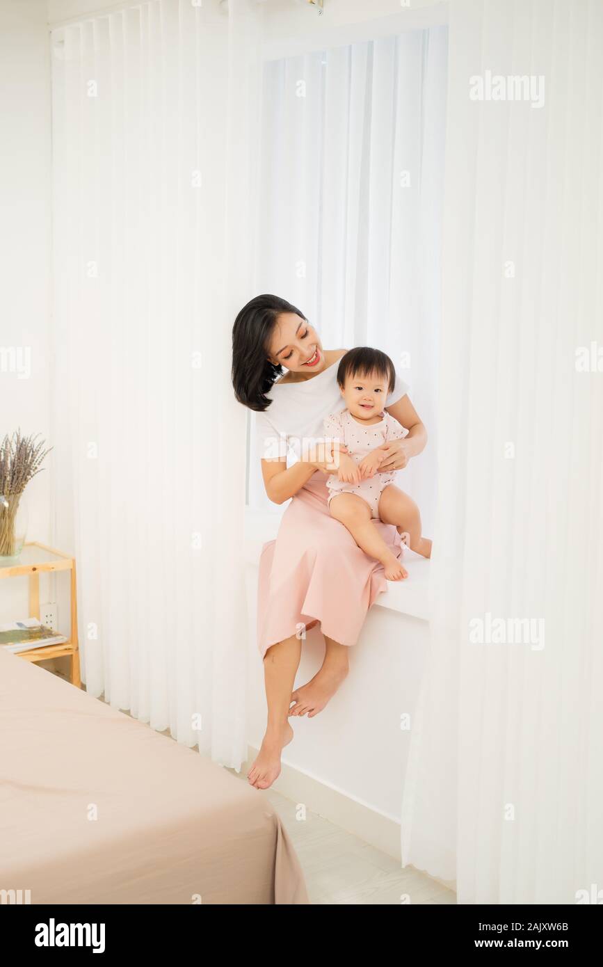 Japanese mom and child hi-res stock photography and images pic