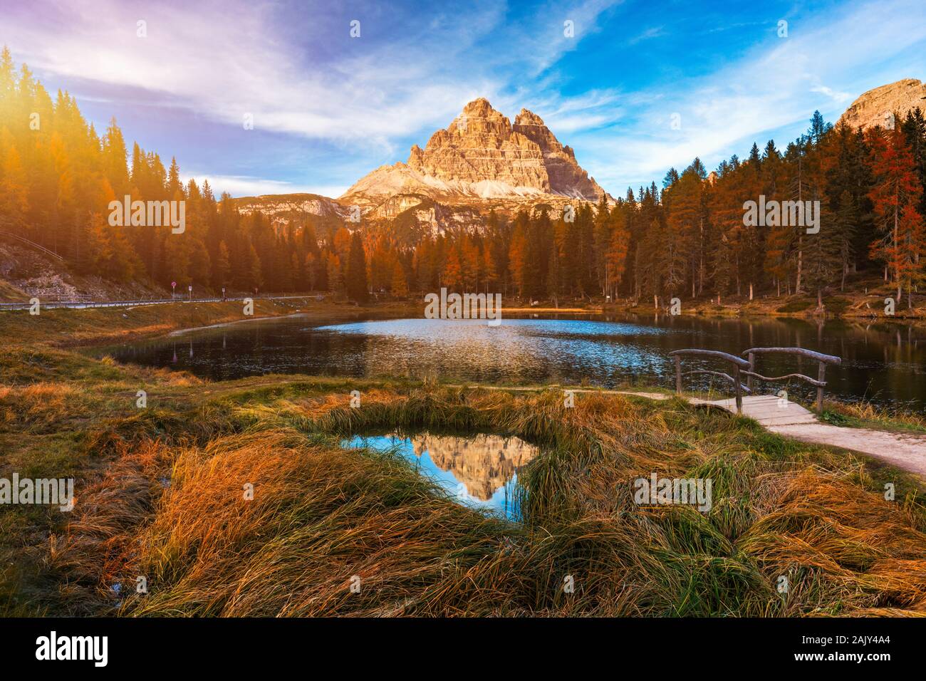 Autumn view of Lake Antorno (Lago di Antorno) located in Dolomites area ...