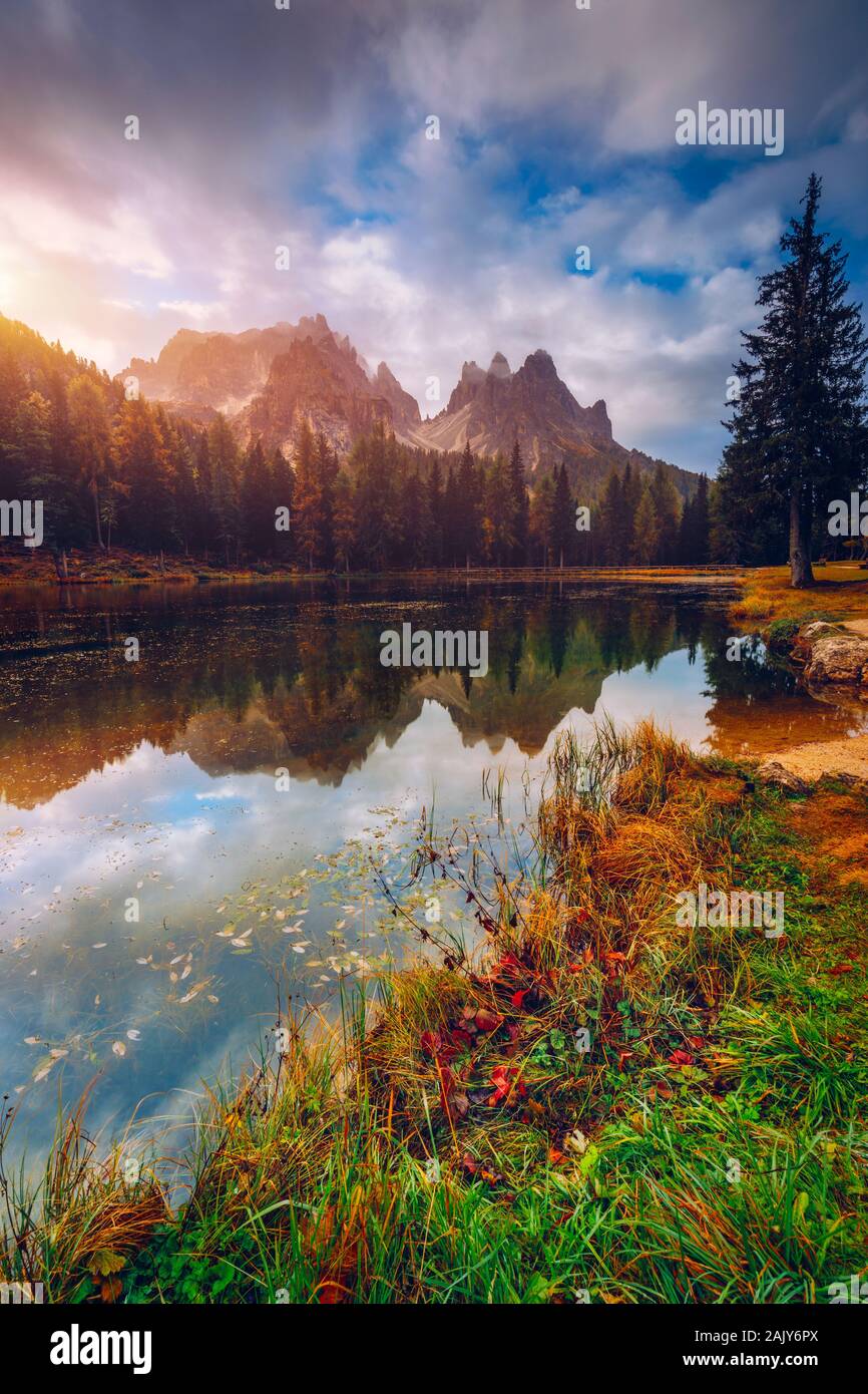 Autumn view of Lake Antorno (Lago di Antorno) located in Dolomites area ...