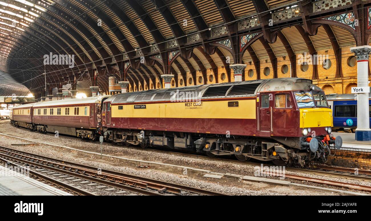 YORK ENGLAND RAILWAY STATION LOCOMOTIVE OR TRAIN WINDSOR CASTLE  AND CARRIAGES OF WEST COAST RAILWAYS WAITING AT THE PLATFORM Stock Photo