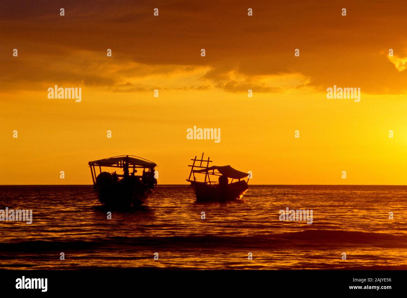 Fishing boats sea sunset hi-res stock photography and images - Alamy